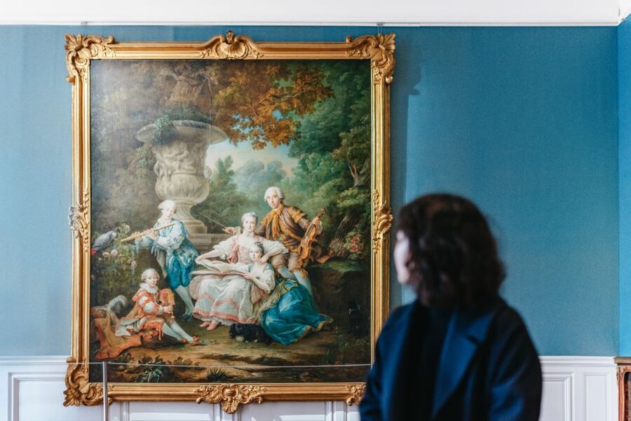 Paris: Versailles Palace and Gardens Full Access Ticket - Getting there and handling the crowds