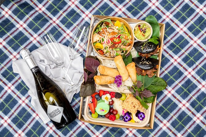 Picnic in the Royal Botanic Gardens for 2 - A chef-prepared picnic in the middle of Sydney