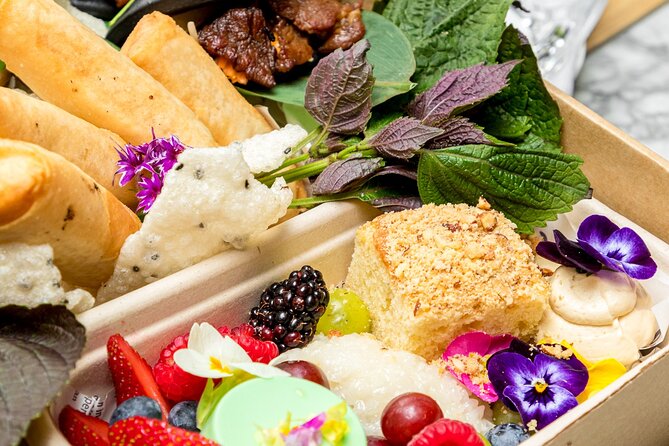 Picnic in the Royal Botanic Gardens for 2 - Arriving at Botanic House at 1 Mrs Macquaries Road