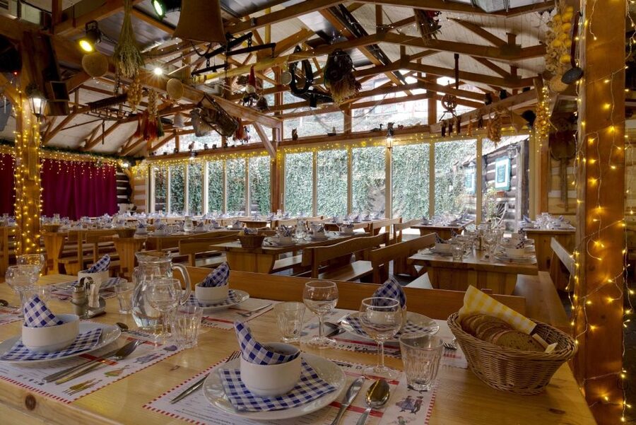 Prague: Evening Folklore Garden Party with Traditional Menu - Vegetarian, Chicken, and Dietary Requests