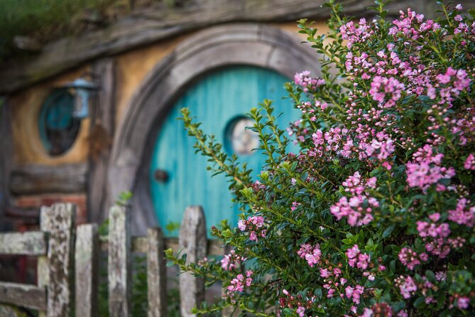 Private 2 Day Tour: Hobbiton, Waitomo, Rotorua Geothermal & Hamilton Gardens - Why this two-day route works