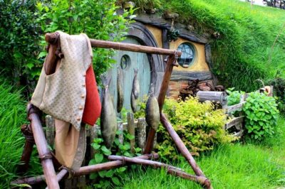Private 2 Day Tour: Hobbiton, Waitomo, Rotorua Geothermal & Hamilton Gardens