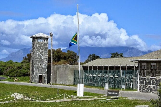 Robben Island ,Kirstenbosch Gardens and Groot Constantia. - Who will get the most from this tour