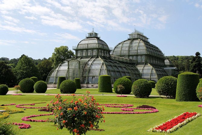 Schönbrunn Palace and Gardens Tour - What the guides add to the visit