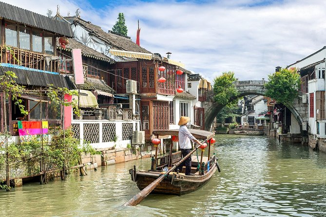 Shanghai Day Tour to Zhujiajiao Water Town, Yu Garden, Bazaar, Bund - Yu Garden brings old Shanghai into the city center