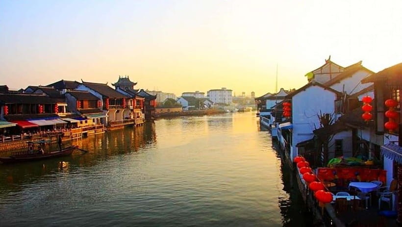 Shanghai: Zhujiajiao Private Tour w/ Boat Ride & Garden - Trying Zhujiajiao food without guessing