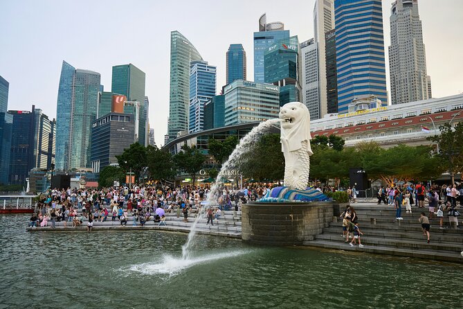 Singapore River Cruise, Night Garden Rhapsody & Spectra by CYT - The 30-minute Singapore River cruise is the evening’s calm pause
