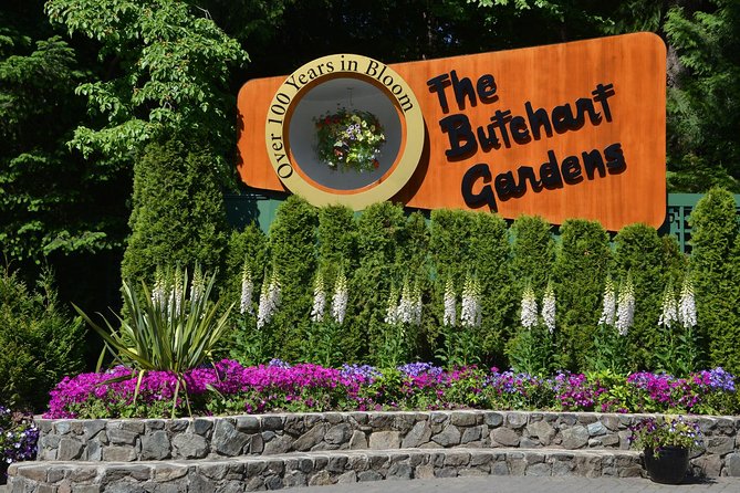The Butchart Gardens Express Shuttle from Downtown Victoria - Finding the Fairmont Empress pickup point
