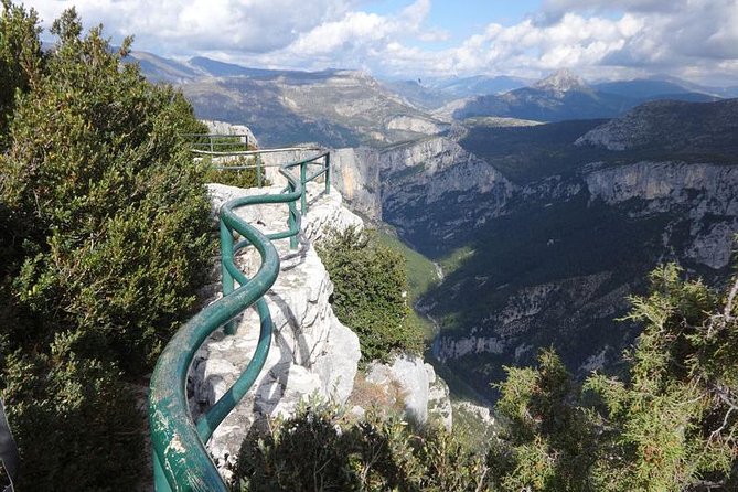 The Grand Canyon of Europe and Its Lavender Fields Small group - Lake Sainte-Croix adds a welcome change of pace