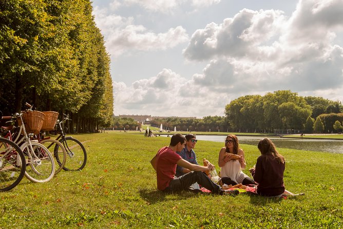 Versailles Bike Tour with Market, Gardens & Guided Palace Tour - Starting in Paris and Reaching Versailles
