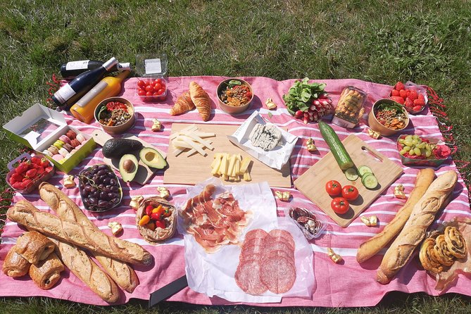 Versailles Bike Tour with Market, Gardens & Guided Palace Tour - Marie-Antoinette’s Hamlet and the Queen’s Private World