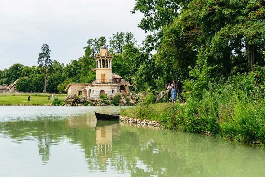 Versailles: Palace, Gardens & Queen’s Estate Guided Tour - Who should book this tour?