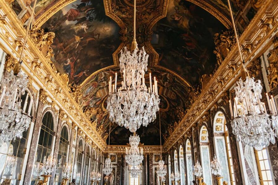 Versailles: Palace, Gardens & Queen’s Estate Guided Tour - Petit Trianon and Marie Antoinette’s retreat