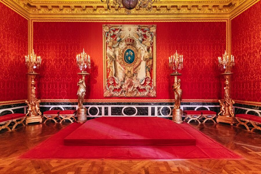 Versailles: Skip-the-Line Tour of Palace and Gardens Access - The Hall of Mirrors and royal display