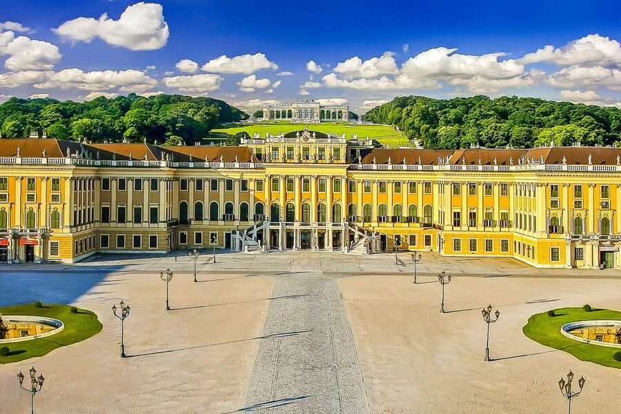 Vienna: Schönbrunn Palace & Gardens Skip-the-Line Tour - One hour in the Schönbrunn Gardens