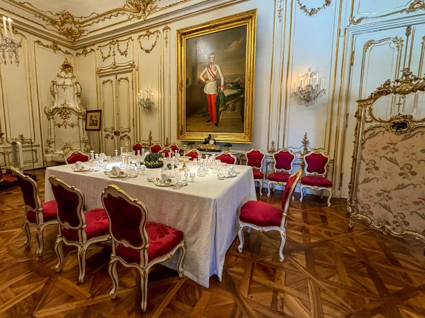 Vienna: Skip-the-Line Schönbrunn Palace and Gardens Tour - Crowds, timing, and the pace inside
