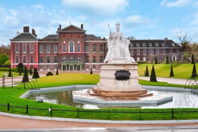 VIP Kensington Palace Gardens Tour & Royal Tea Crown Experience