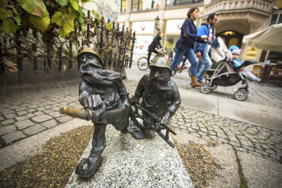 Wrocław: Garden Gnome Challenge with Guide - Who Will Enjoy the Two-Hour Format