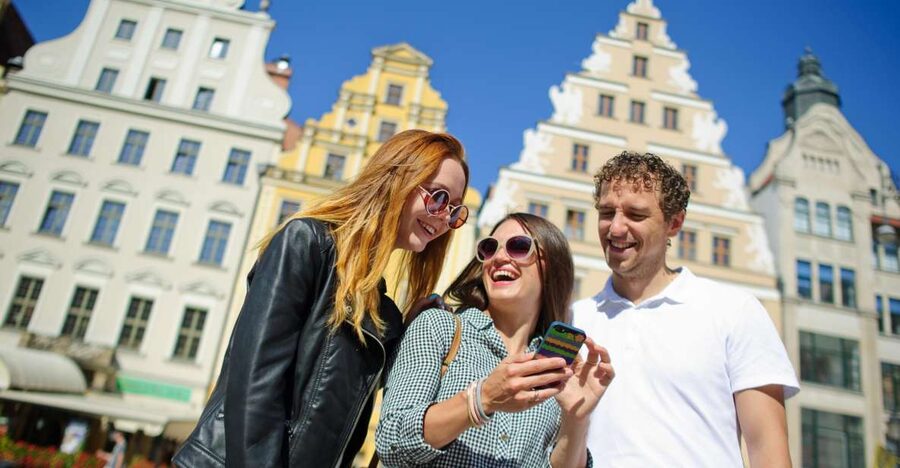 Wrocław: Garden Gnome Challenge with Guide - Searching for 300 Gnomes Around the City