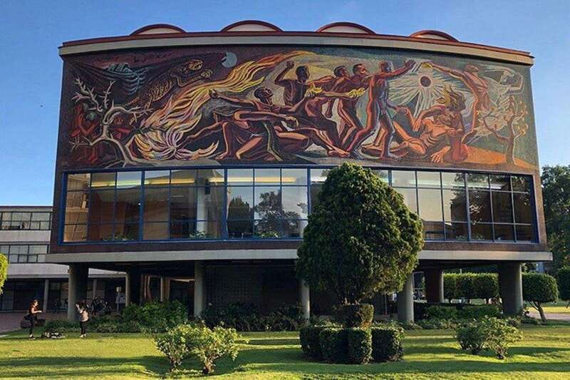Xochimilco floating gardens, Coyoacan and UNAM murals - Traffic, pickup, and the real length of the tour